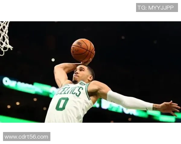 足球明星与扣篮精彩瞬间的完美结合图片欣赏